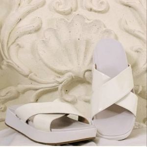 Ugg Australia Emily crisscross sandels